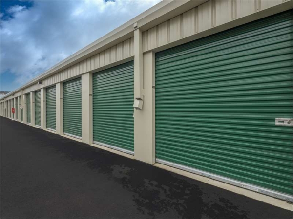 Facility photo: //images.sparefoot.com/medium/23266164e034b9a3140.jpg