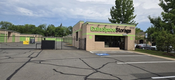 Storage Units at Extra Space Storage - 7473 - Leesburg - Trailview Blvd - 904 Trailview Boulevard Southeast