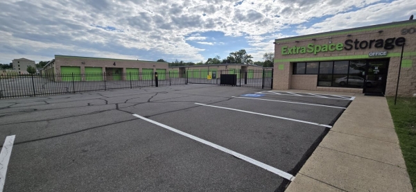 Storage Units at Extra Space Storage - 7473 - Leesburg - Trailview Blvd - 904 Trailview Boulevard Southeast