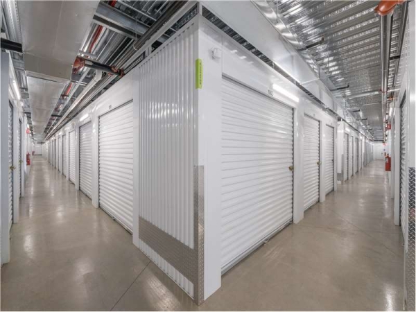 Facility photo: //images.sparefoot.com/medium/23267364e0353d27d34.jpg