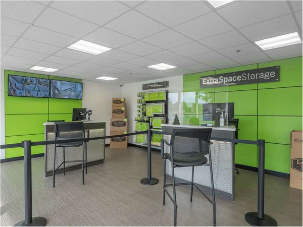 Facility photo: //images.sparefoot.com/medium/23267364e0353e67b6f.jpg