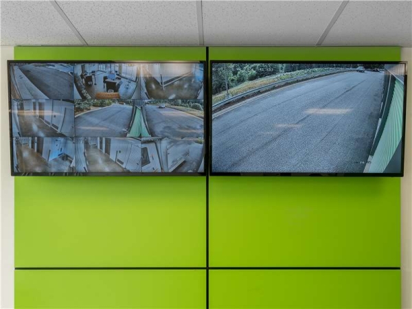 Facility photo: //images.sparefoot.com/medium/23267364e0353fb7d3c.jpg