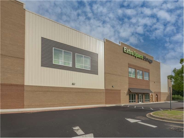 Facility photo: //images.sparefoot.com/medium/23267364e0354231cd7.jpg