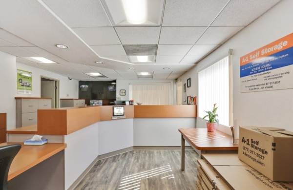 Facility photo: //images.sparefoot.com/medium/23269264e4eb94225b4.jpg