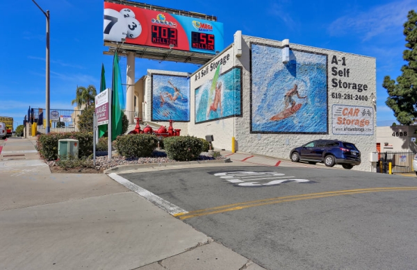 Facility photo: //images.sparefoot.com/medium/23269264e4ed1a9c5bd.jpg