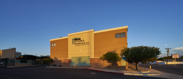 Facility photo: //images.sparefoot.com/medium/23270966fac93c484d7.jpg