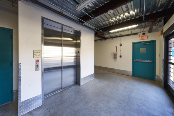 Facility photo: //images.sparefoot.com/medium/23270966fac9421a1b4.jpg