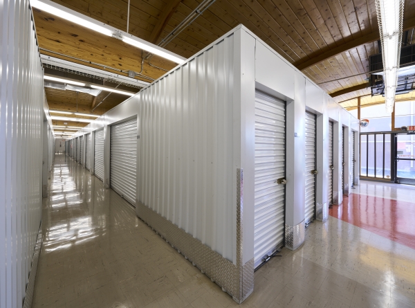 Facility photo: //images.sparefoot.com/medium/23270966fac949c02f3.jpg