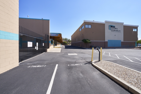 Facility photo: //images.sparefoot.com/medium/23270966fac95117544.jpg