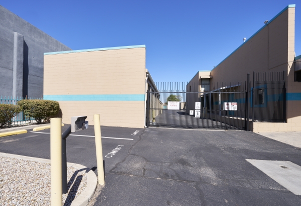 Facility photo: //images.sparefoot.com/medium/23270966fac95454e81.jpg