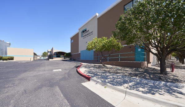 Facility photo: //images.sparefoot.com/medium/23270966face3e44efd.jpg