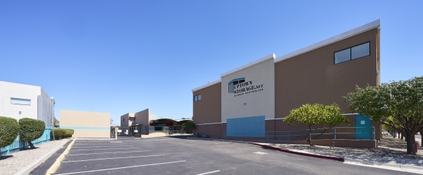 Facility photo: //images.sparefoot.com/medium/23270966faceb79d4c6.jpg