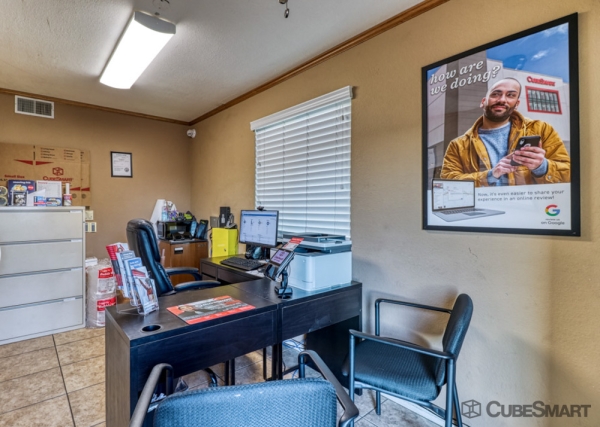 Facility photo: //images.sparefoot.com/medium/232726687f2d8b572f1.jpg