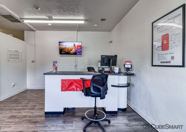 Facility photo: //images.sparefoot.com/medium/232727687f2d93f3584.jpg