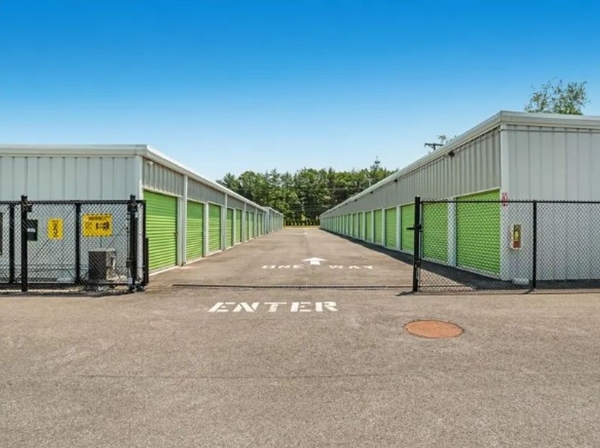 Facility photo: //images.sparefoot.com/medium/2327376a0c590167304.jpg