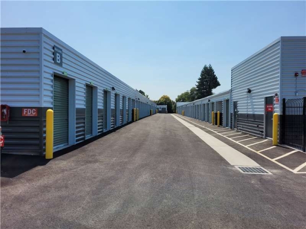 Facility photo: //images.sparefoot.com/medium/2327446994320b101ea.jpg