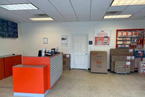 Facility photo: //images.sparefoot.com/medium/232803687657227bb79.jpg