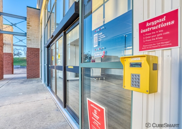 Facility photo: //images.sparefoot.com/medium/232828688c77dc672f4.jpg