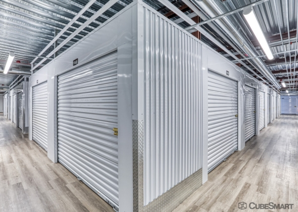 Facility photo: //images.sparefoot.com/medium/232828688f1c00654d2.jpg