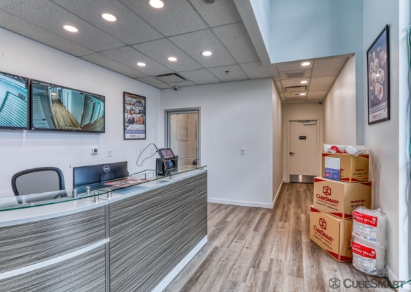 Facility photo: //images.sparefoot.com/medium/2328286a1960bd897c2.jpg