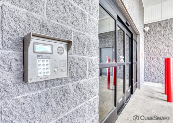 Facility photo: //images.sparefoot.com/medium/23283468e753ad72239.jpg