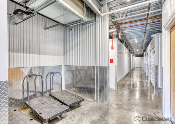 Facility photo: //images.sparefoot.com/medium/23283468e753b10d2ef.jpg