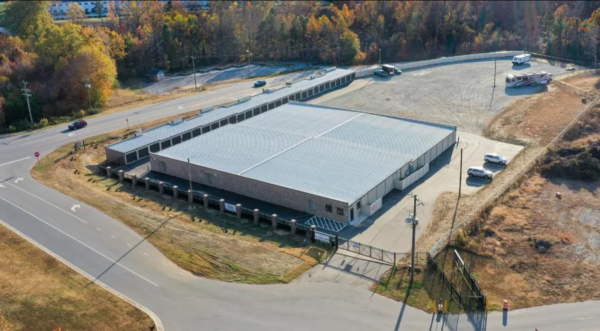 Facility photo: //images.sparefoot.com/medium/23286065cba8bc43ae2.png