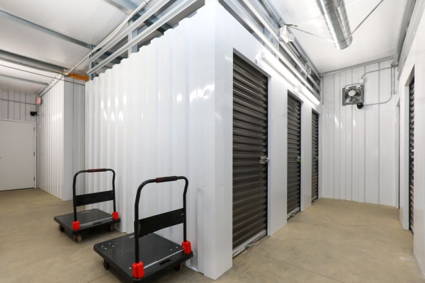 Facility photo: //images.sparefoot.com/medium/23286065f9b2d55e9f8.jpg
