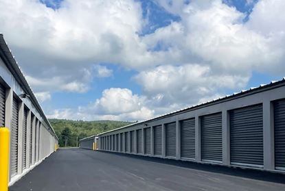 Facility photo: //images.sparefoot.com/medium/232863688ba28180312.jpg