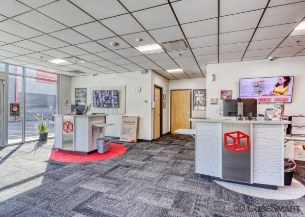 Facility photo: //images.sparefoot.com/medium/232882686f87ab7536f.jpg
