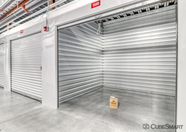 Facility photo: //images.sparefoot.com/medium/232882687f59eb963d5.jpg