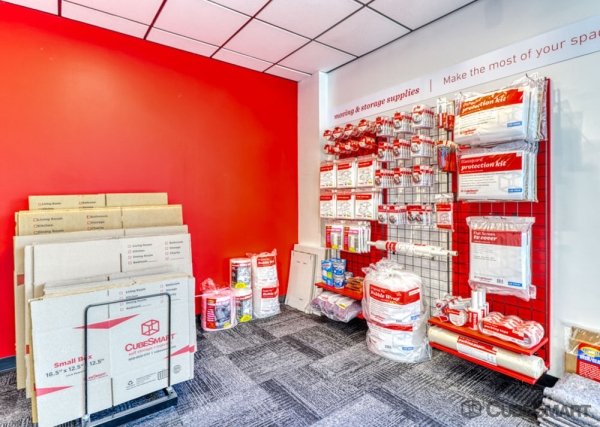 Facility photo: //images.sparefoot.com/medium/232882691ef3bfea93e.jpg