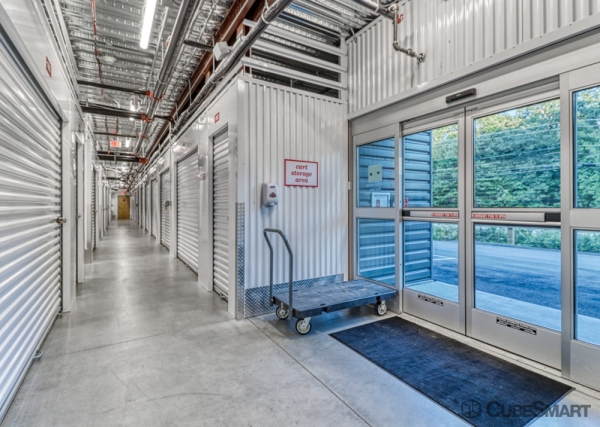 Facility photo: //images.sparefoot.com/medium/23288269fc5a6b6df01.jpg