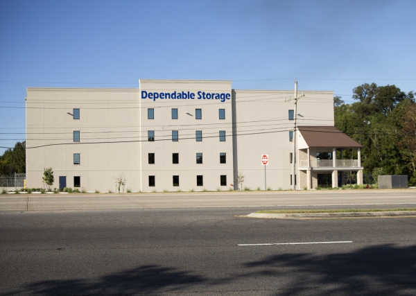 Facility photo: //images.sparefoot.com/medium/232892693dce53bc18e.jpg