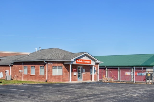 Facility photo: //images.sparefoot.com/medium/2329046878f740b49d6.jpg