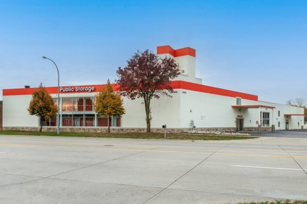 Facility photo: //images.sparefoot.com/medium/2329076924676c4b6cb.jpg