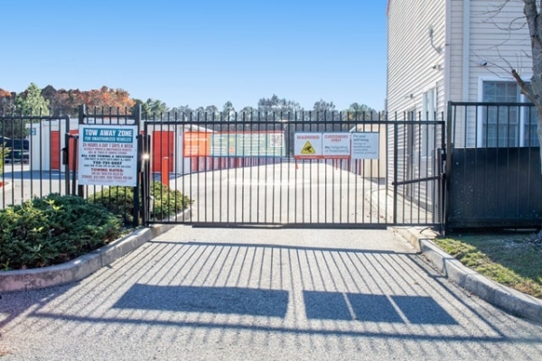 Facility photo: //images.sparefoot.com/medium/23291469f5fa368405c.jpg