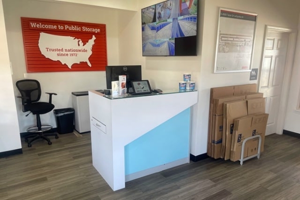 Facility photo: //images.sparefoot.com/medium/2329156a032f5111287.jpg