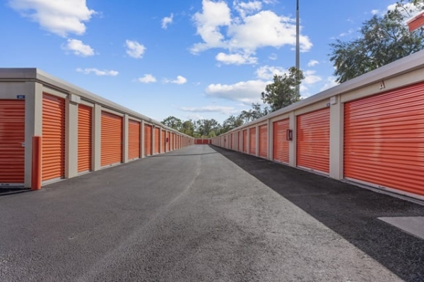 Storage Units at Public Storage - Valrico - 1035 Starwood Ave - 1035 Starwood Ave