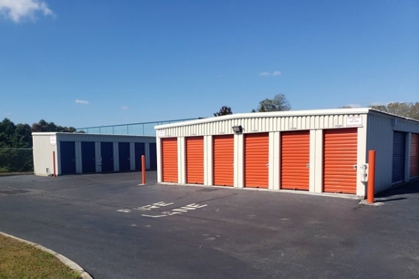 Facility photo: //images.sparefoot.com/medium/23291769f5f9c032134.jpg
