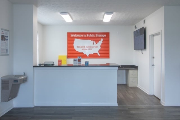 Facility photo: //images.sparefoot.com/medium/232918688f5fce3e61c.jpg