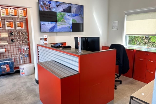 Facility photo: //images.sparefoot.com/medium/232920693832a40258c.jpg