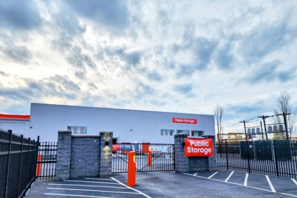 Facility photo: //images.sparefoot.com/medium/232922693832e76b174.jpg