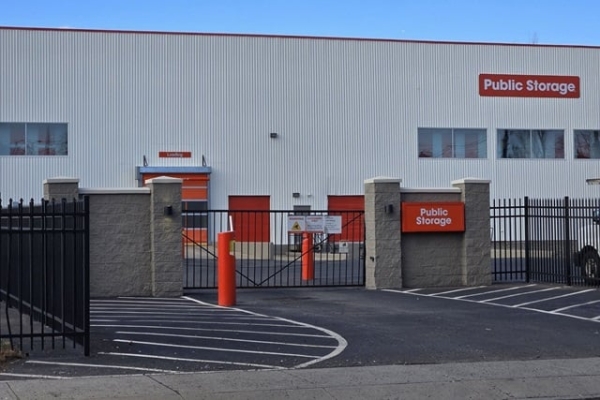 Facility photo: //images.sparefoot.com/medium/23292269f74908d071a.jpg