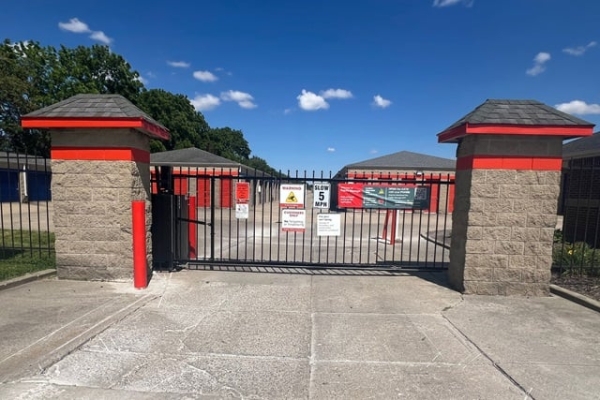 Facility photo: //images.sparefoot.com/medium/23292369f4a8d38d4ae.jpg