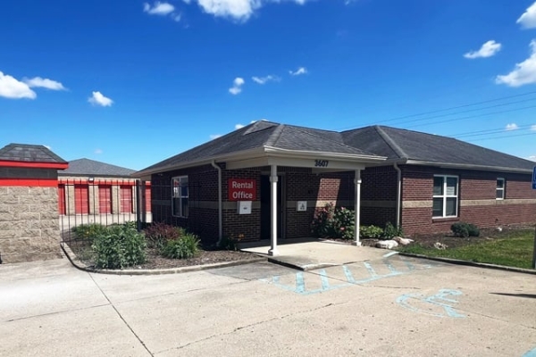 Facility photo: //images.sparefoot.com/medium/2329236a032e3140605.jpg