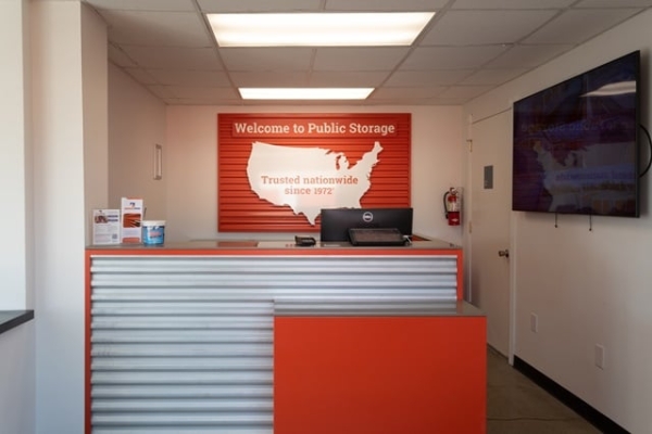 Facility photo: //images.sparefoot.com/medium/23292469610ee6e0c90.jpg