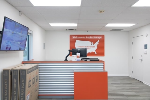 Facility photo: //images.sparefoot.com/medium/23292769f7493e207af.jpg