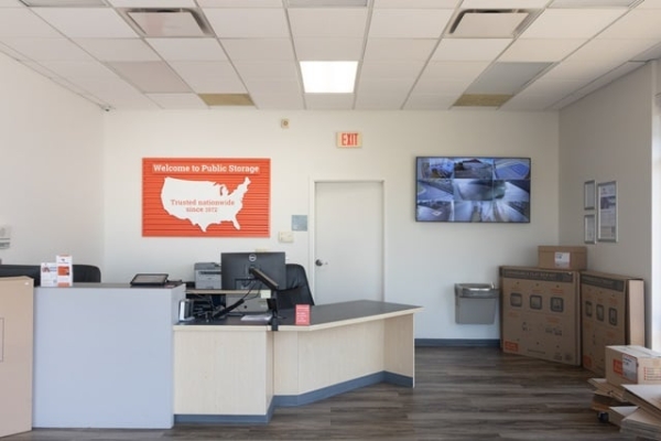 Facility photo: //images.sparefoot.com/medium/2329286929ad521042d.jpg