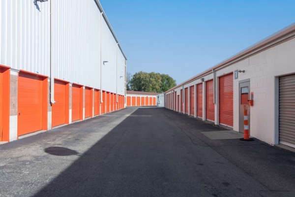 Facility photo: //images.sparefoot.com/medium/23293169723337084be.jpg